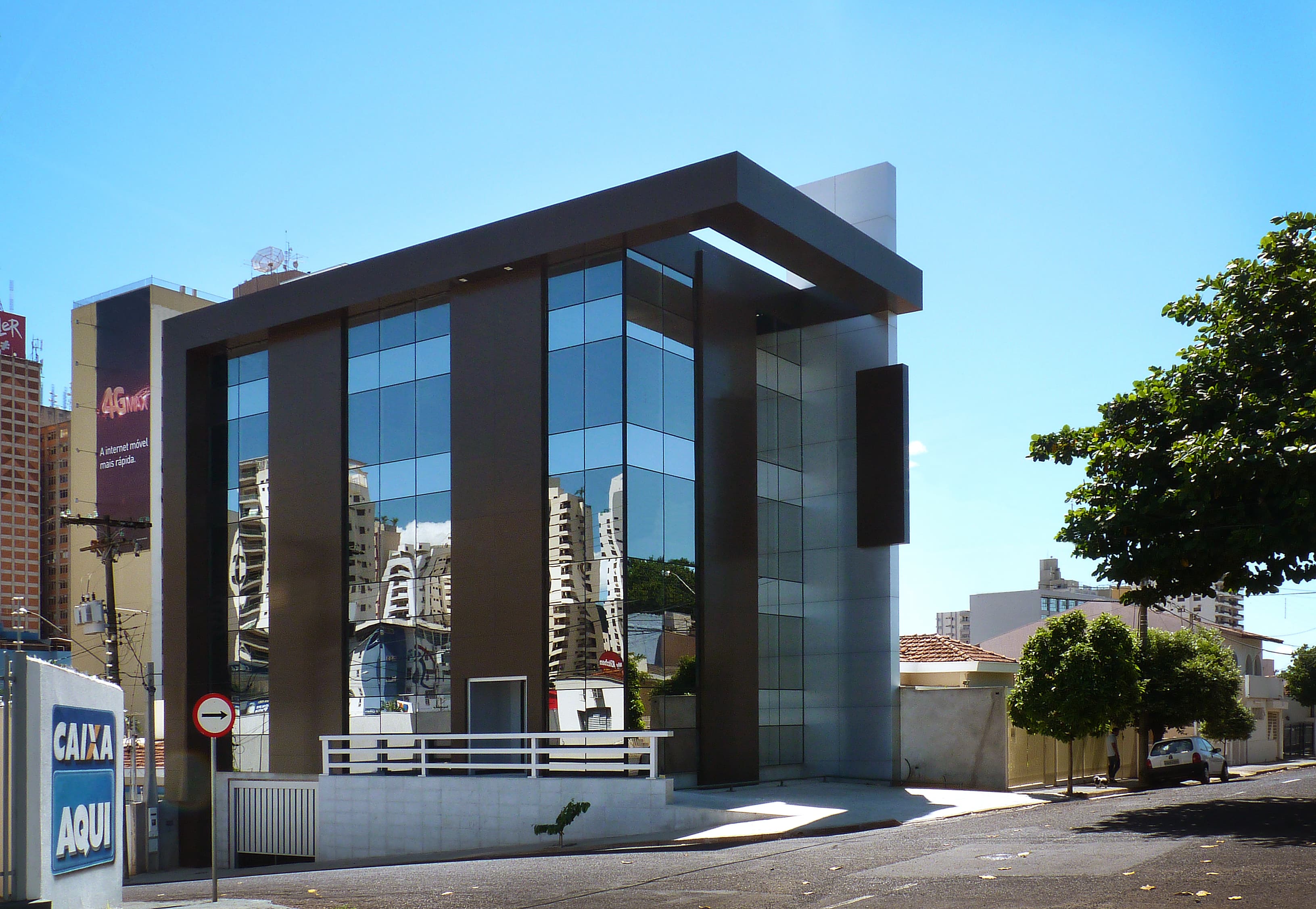 Fachada em ACM da obra Prédio Comercial executada pela Alupoli
